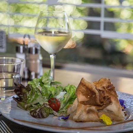 Logis Hotel Restaurant Des Acacias Lille Neuville En Ferrain 누빌엉페랑 외부 사진