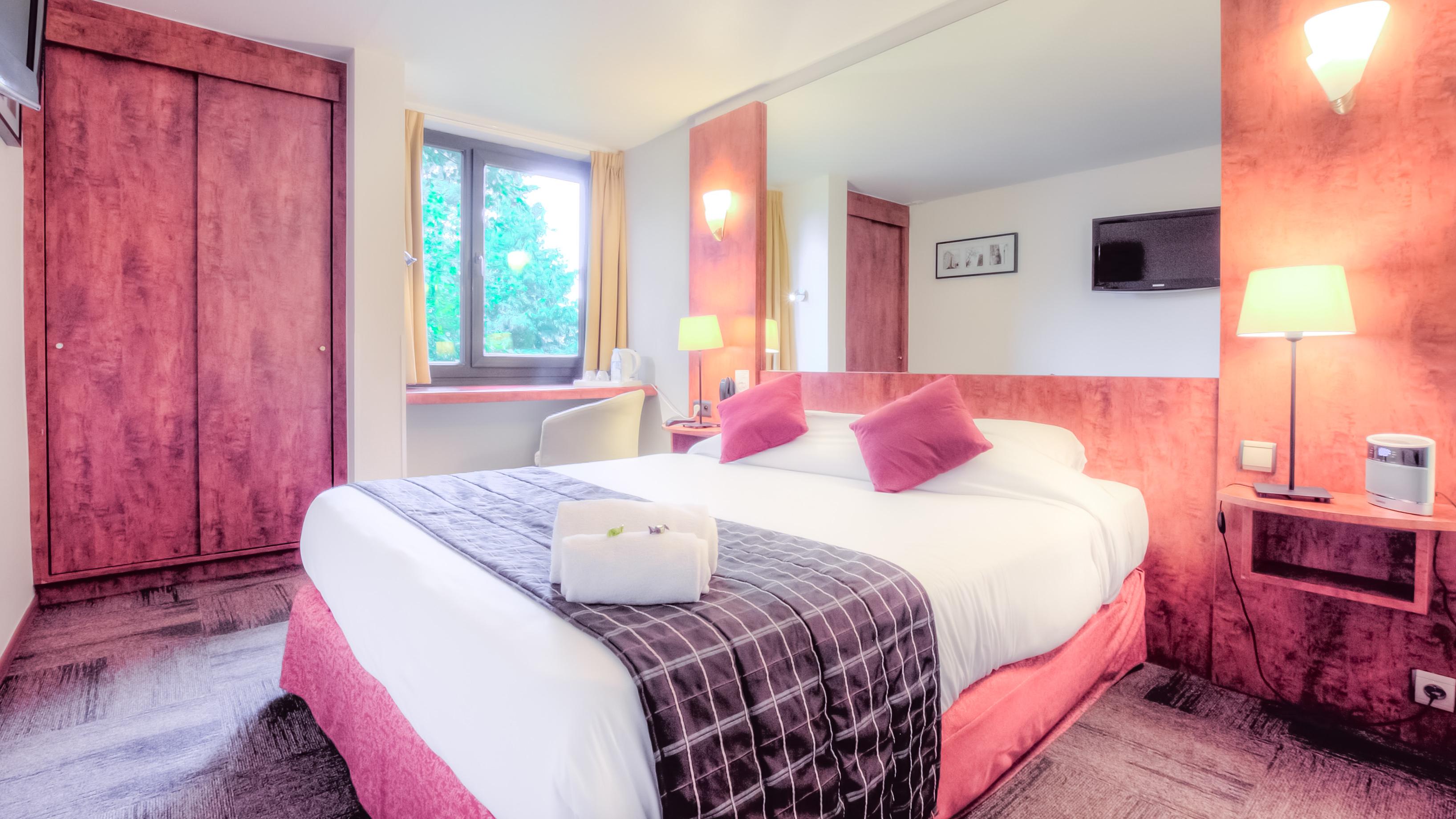 Logis Hotel Restaurant Des Acacias Lille Neuville En Ferrain 누빌엉페랑 외부 사진