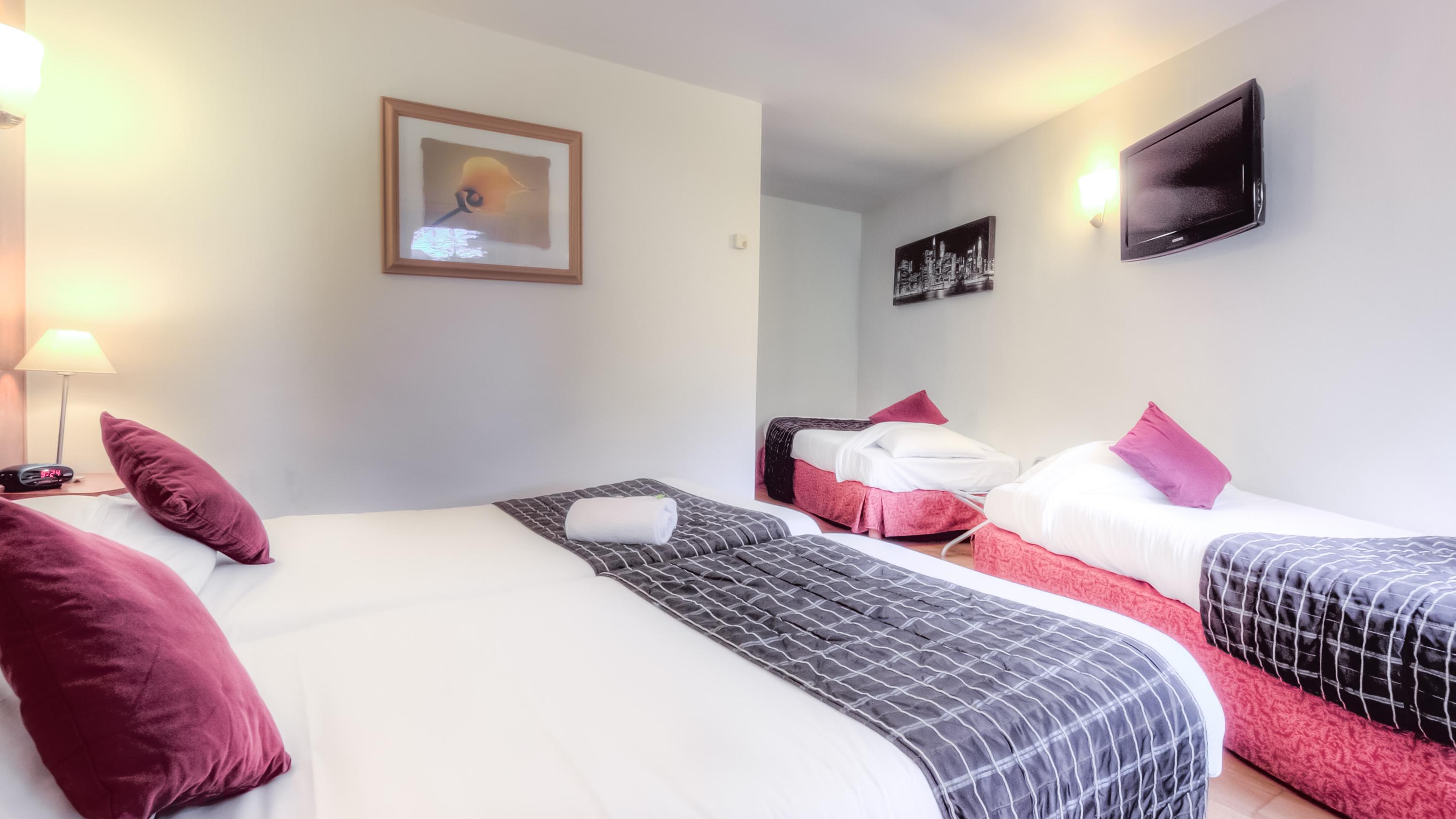 Logis Hotel Restaurant Des Acacias Lille Neuville En Ferrain 누빌엉페랑 외부 사진