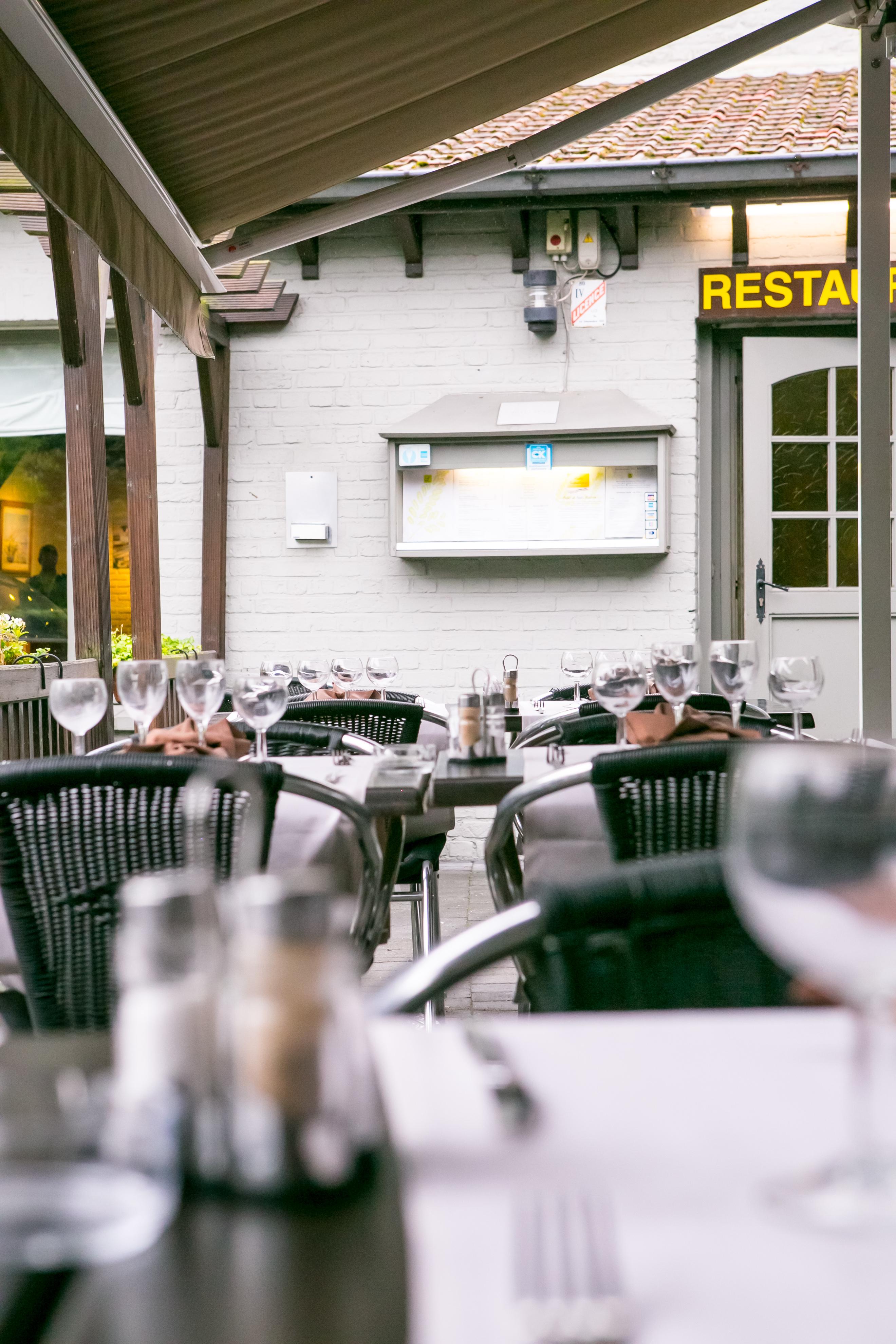 Logis Hotel Restaurant Des Acacias Lille Neuville En Ferrain 누빌엉페랑 외부 사진