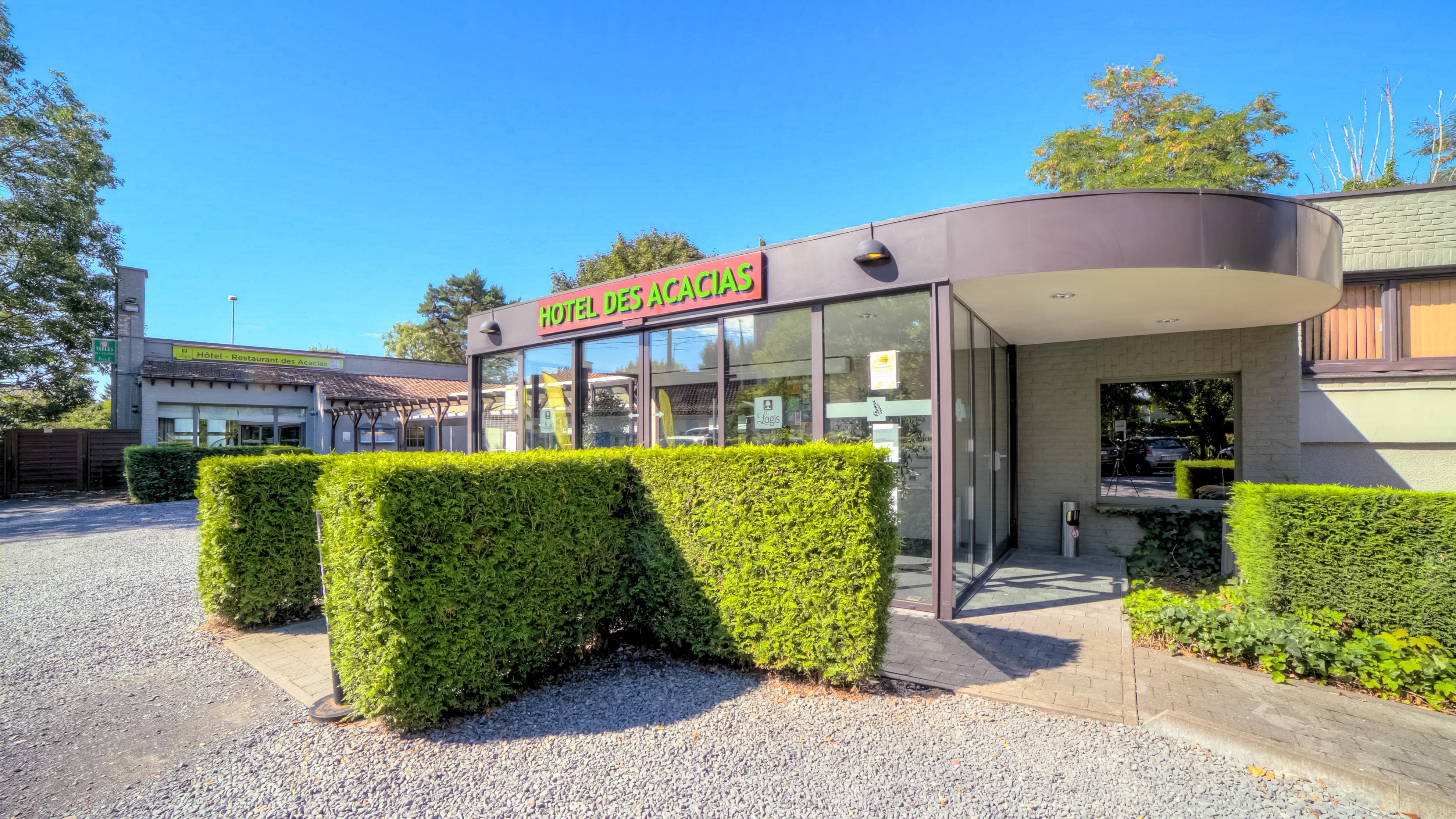Logis Hotel Restaurant Des Acacias Lille Neuville En Ferrain 누빌엉페랑 외부 사진