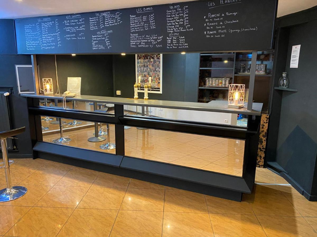 Logis Hotel Restaurant Des Acacias Lille Neuville En Ferrain 누빌엉페랑 외부 사진
