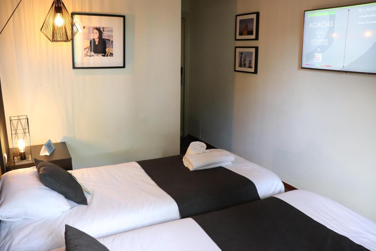 Logis Hotel Restaurant Des Acacias Lille Neuville En Ferrain 누빌엉페랑 외부 사진