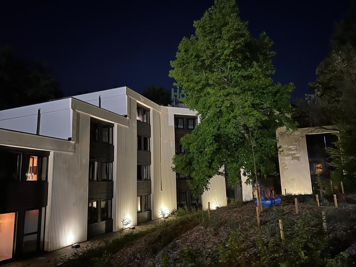 Logis Hotel Restaurant Des Acacias Lille Neuville En Ferrain 누빌엉페랑 외부 사진