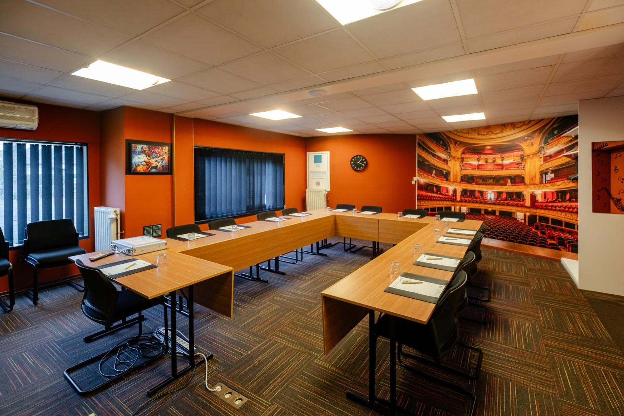 Logis Hotel Restaurant Des Acacias Lille Neuville En Ferrain 누빌엉페랑 외부 사진