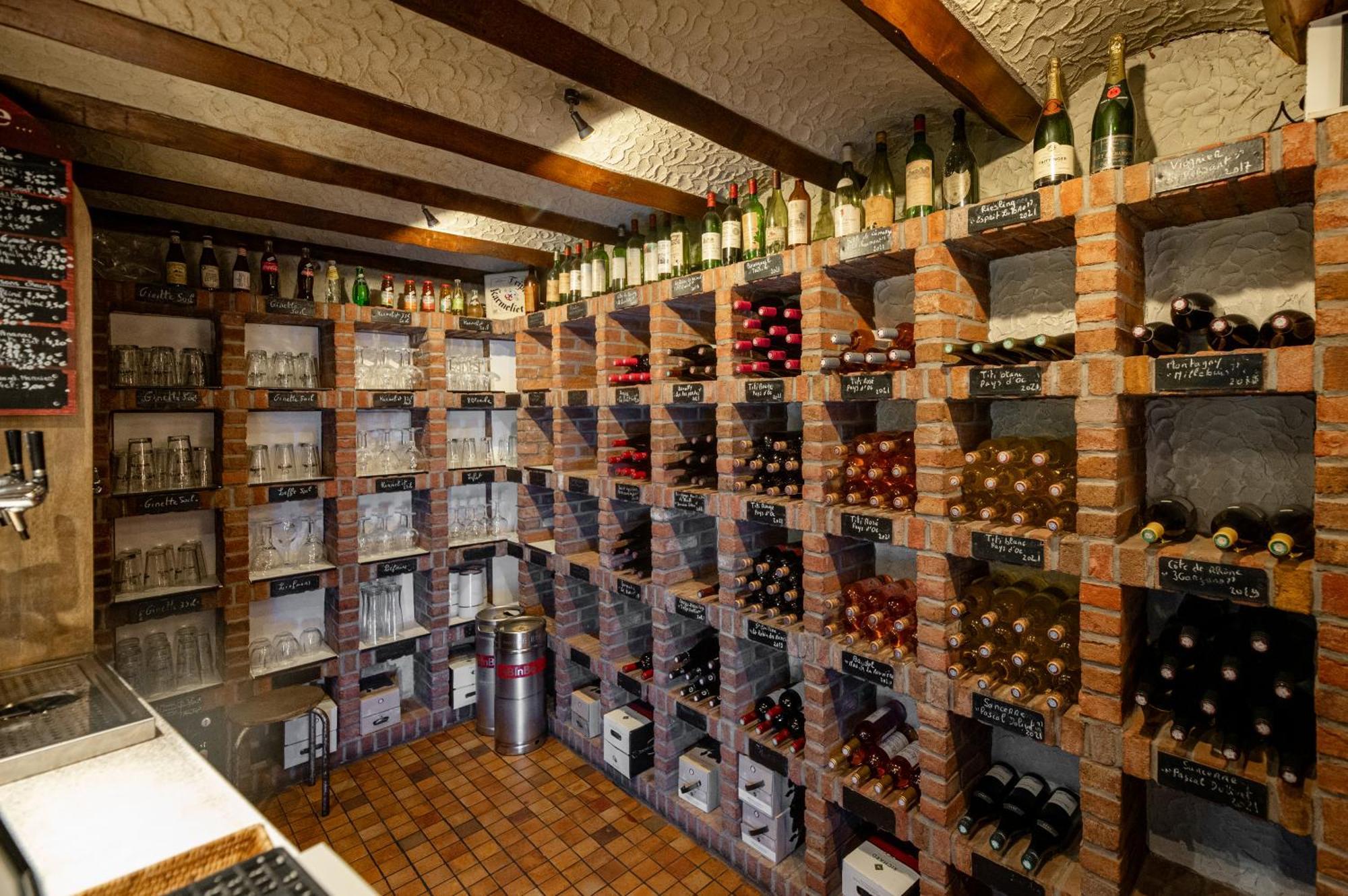 Logis Hotel Restaurant Des Acacias Lille Neuville En Ferrain 누빌엉페랑 외부 사진