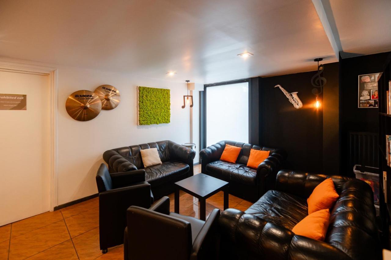 Logis Hotel Restaurant Des Acacias Lille Neuville En Ferrain 누빌엉페랑 외부 사진