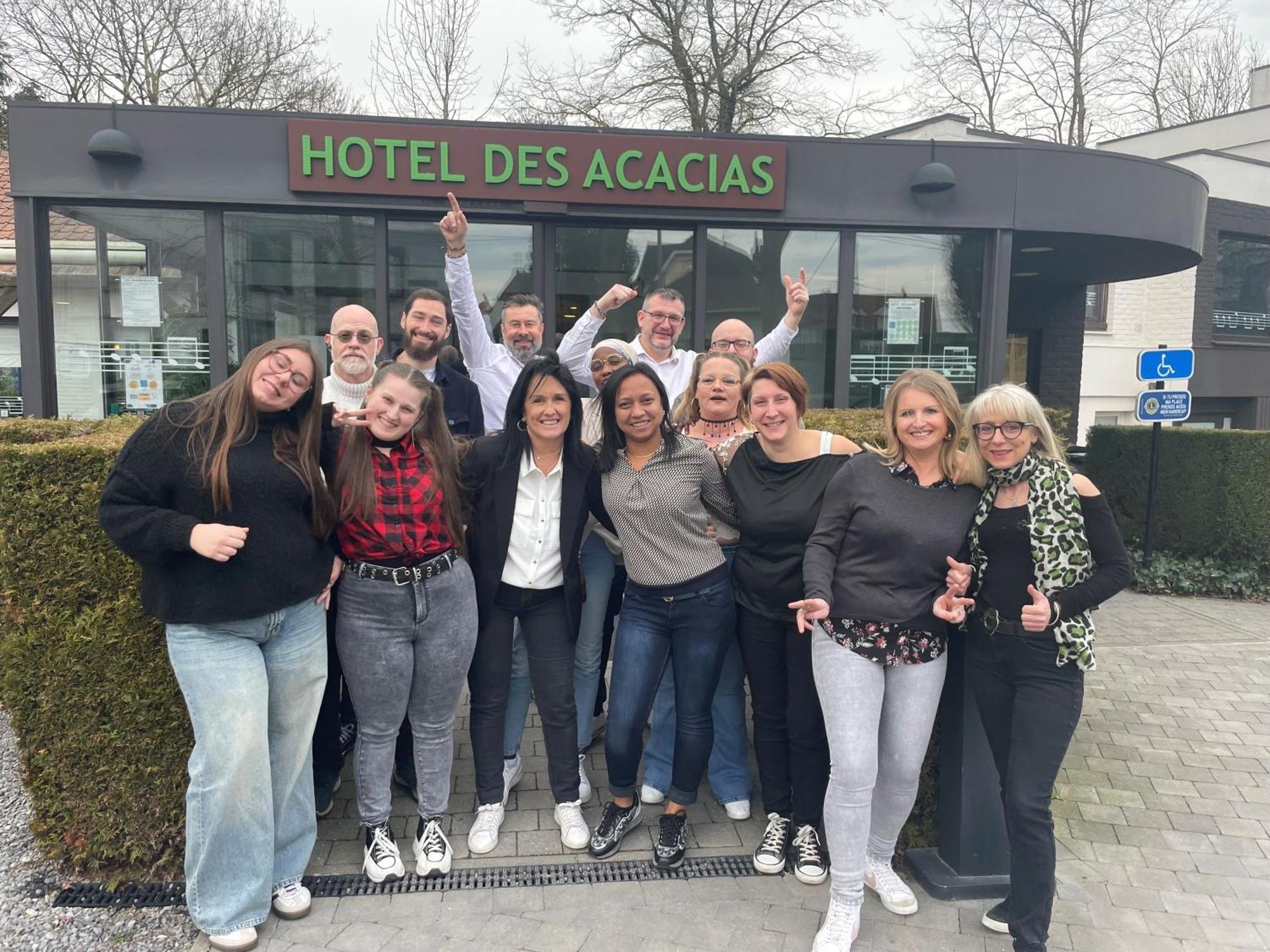 Logis Hotel Restaurant Des Acacias Lille Neuville En Ferrain 누빌엉페랑 외부 사진